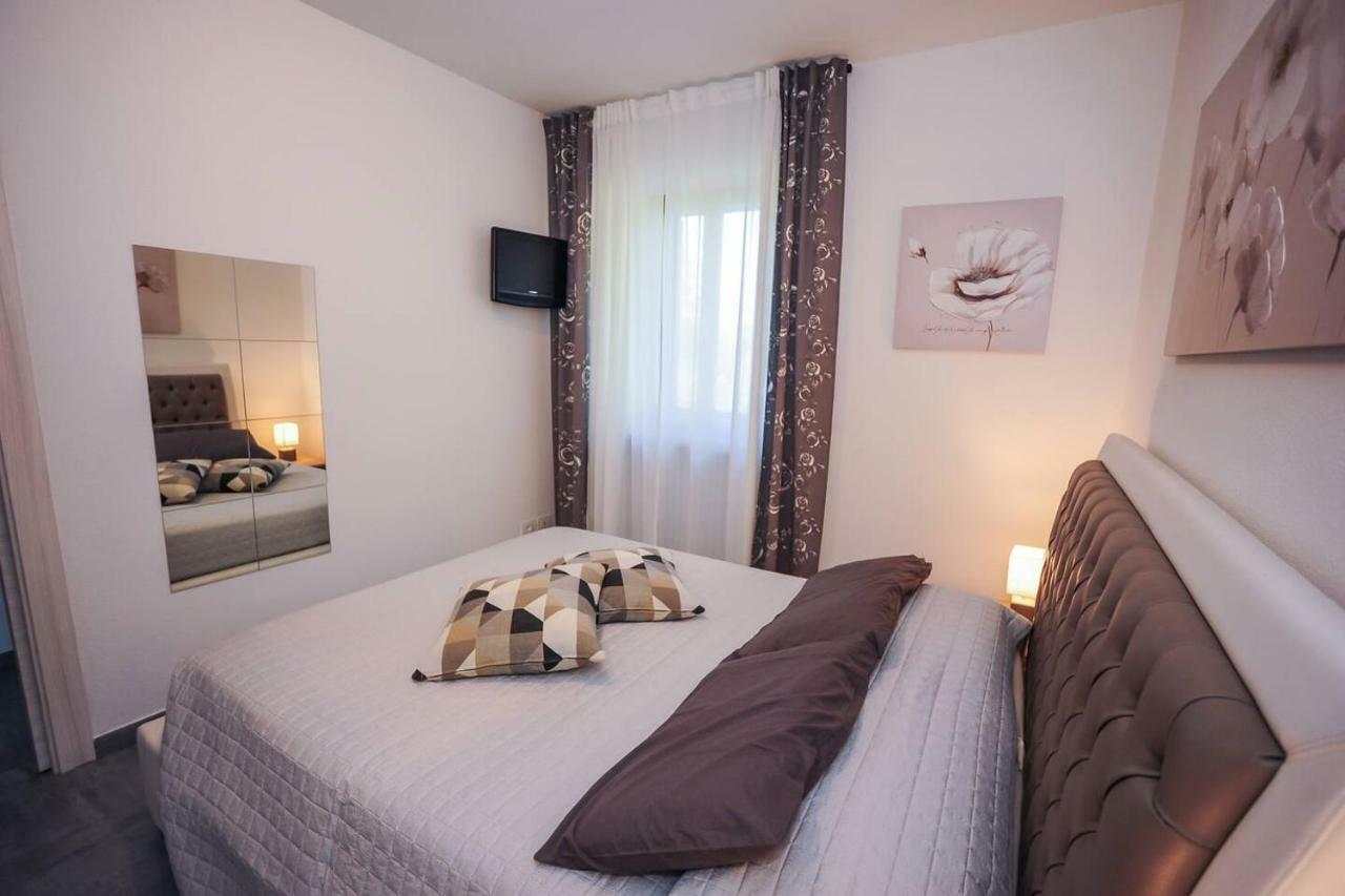 La Finestra Sul Castello Apartment อาร์ชิดอสโซ ภายนอก รูปภาพ